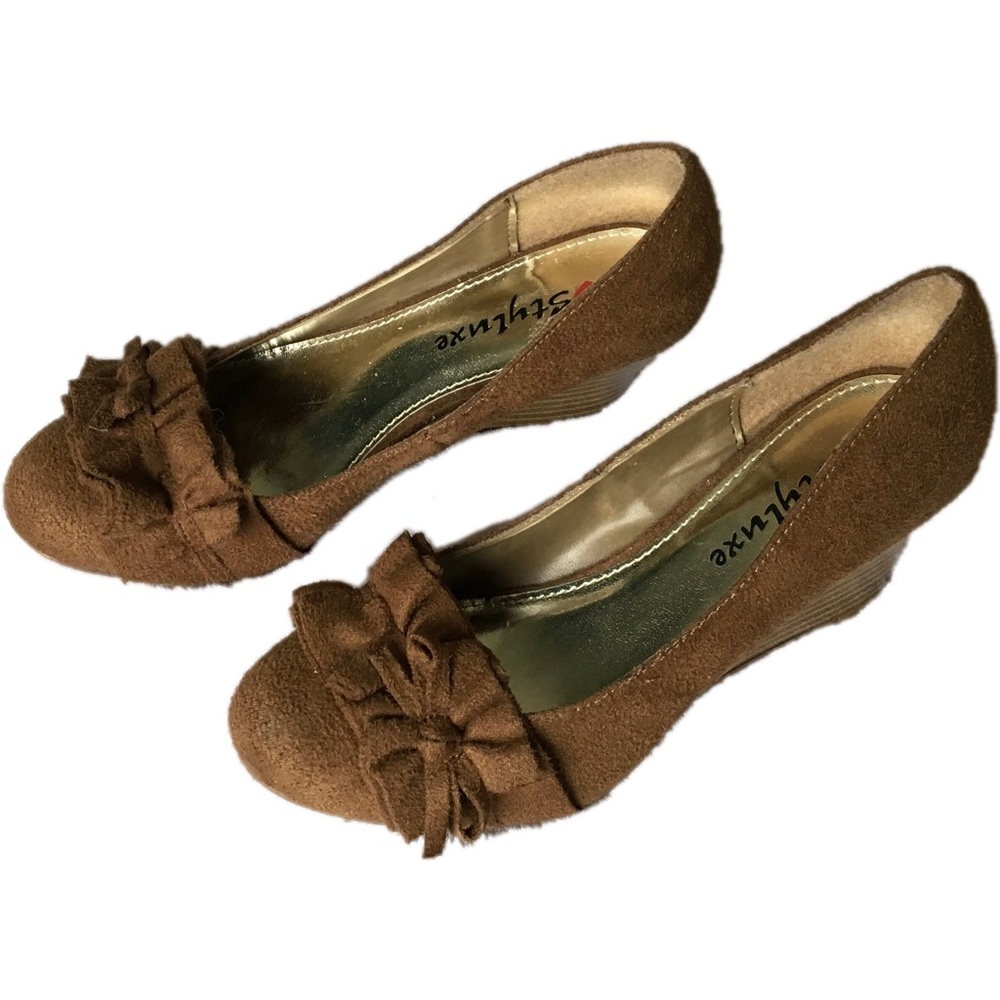 Styluxe brown wedge shoes - size 6 - ruffles/bows